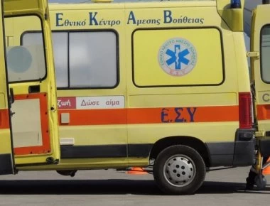 Θεσσαλονίκη: Έντυσε τους μετανάστες σαν νοσηλευτές και τους μετέφερε με «μαϊμού» ασθενοφόρο